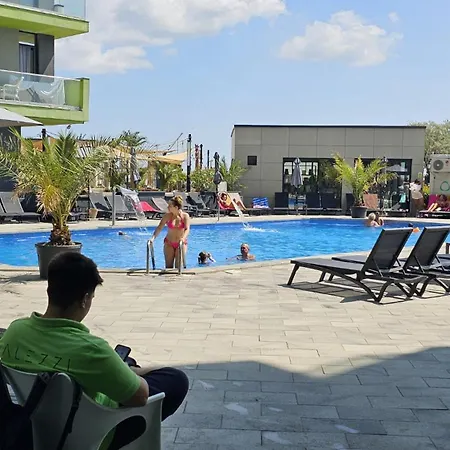 Apartament Luxury Pool & Prima Linie La Mare Năvodari