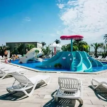 Luxury Pool & Prima Linie La Mare Apartment Navodari